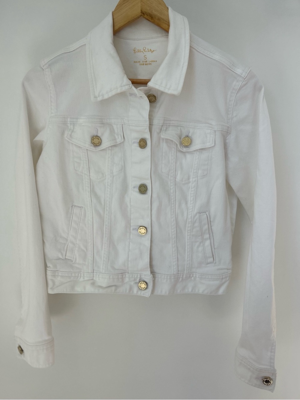 Lilly Pulitzer Resort White/White Denim Jacket Gold Buttons Size S 19x19